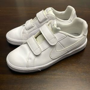 Nike shoes girls size 1 with Velcro
